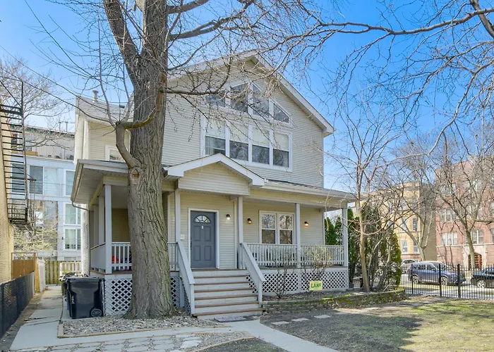 Spacious Group Home! Walk To Train & Eats *